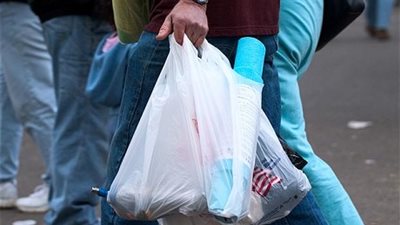 الأكياس البلاستيكية  تصيبك بالأورام السرطانية  