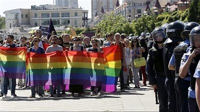 الشرطة التركية تفرق مسيرة للمثليين بإسطنبول