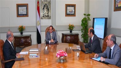 السيسى يطمئن على توافر السلع فى اجتماعه برئيس الوزراء