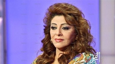 هاني رمزي يفاجىء هالة صدقي في إحدى الغابات 