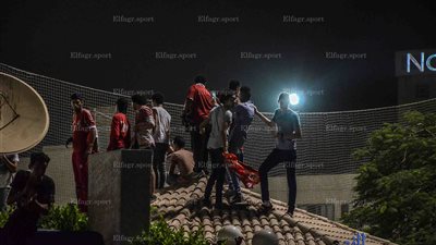 صور اقتحام ألتراس أهلاوي لملعب مختار التتش بكاميرا الفجر الرياضي 