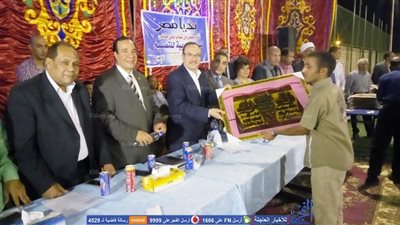 محافظ بني سويف يكرم حفظة القرآن الكريم بقرية 