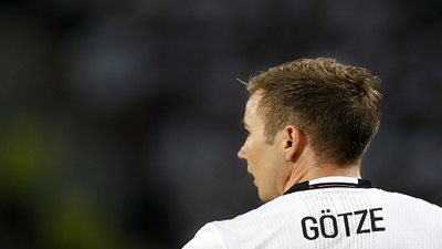 بالفيديو.. حارس إيرلندا الشمالية يواصل التألق ويتصدى لهدف مؤكد لجوتزه - يورو 2016