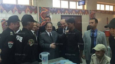 جولة مفاجئة لوزير الداخلية لتفقد الخدمات الأمنية بالجيزة