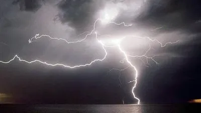 البرق يقتل العشرات بالهند