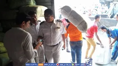 ضبط 2 طن ملابس معدة للتهريب بمنطقة شباب أكتوبر في بورسعيد (صور)