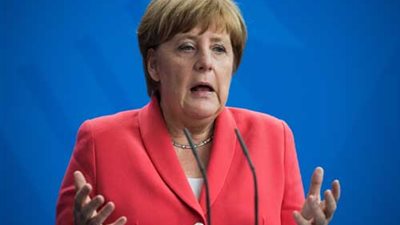 ميركل تعرب عن رغبتها في بقاء بريطانيا بالاتحاد الأوروبي