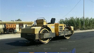 رئيس مدينة برج العرب يتفقد أعمال إصلاح الهبوط الأرضي في الشوارع (صور)