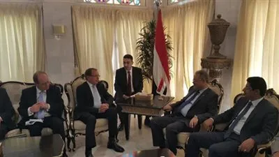 مصادر يمنية: وفد الحكومة لمفاوضات السلام بالكويت يجدد تمسكه بالقرار الأممي