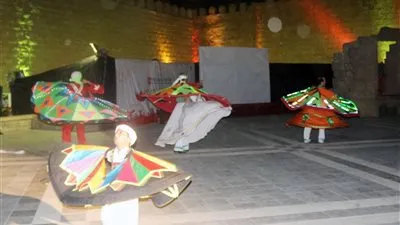 تقديم العرض المسرحى 