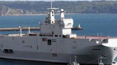 وصول حاملة المروحيات 