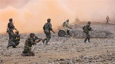 الجيش الجزائري يجري مناورة ناجحة بالذخيرة الحية قرب الحدود مع ليبيا