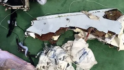 مصر ترسل وحدتي ذاكرة الصندوقين الأسودين للطائرة المنكوبة إلى فرنسا