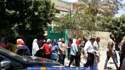حالة من السعادة تنتاب طلاب الثانوية العامة بالشرقية بعد أداء امتحان اللغة الفرنسية والاقتصاد (صور)