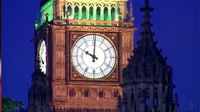 الجنيه الإسترليني يتراجع إلى أدنى مستوياته أمام الدولار منذ العام 1985