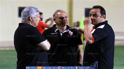 حلمي يطالب لاعبي الزمالك بعدم التفكير في الأهلي