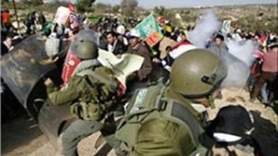 الاحتلال يقمع مسيرات كفر قدوم وبلعين الأسبوعية السلمية