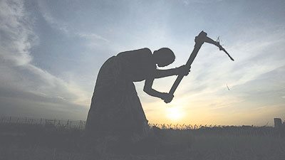 مشقة العمل لا تبيح الفطر !