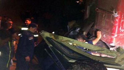 إصابة أسرة كاملة في حادث تصادم مركبتين 