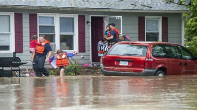  مقتل 20 شخصا جراء الفيضانات بولاية فيرجينيا الأمريكية 