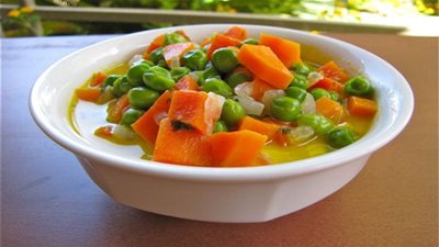 أطباق رمضان: طريقة عمل شوربة البسلة والجزر