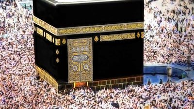 وصول 100 شخصية إسلامية إلى المملكة لأداء مناسك العمرة