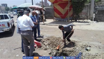 بدء أعمال إصلاح تهشم ماسورة لمياه الشرب بشارع مصطفى كامل ..(صور)