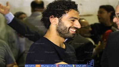 المقاولون العرب يكرّم محمد صلاح (صور)