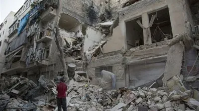 مقتل عشرات المدنيين في قصف روسي وسوري بدير الزور.. و60 غارة روسية بحلب  