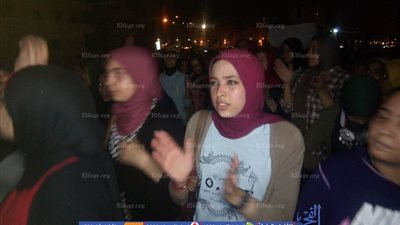 طلاب الثانوية ينظمون وقفة ضد تأجيل الامتحانات أمام مكتبة الإسكندرية(صور)