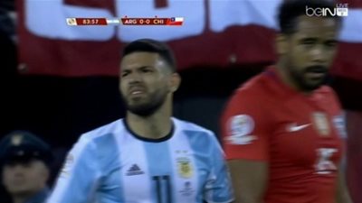 بالفيديو..أجويرو يهدر هدفا أمام تشيلي 