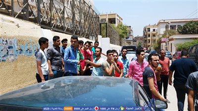 طلاب الثانوية العامة يتظاهروا أمام مديرية التربية والتعليم بأسيوط ( صور )