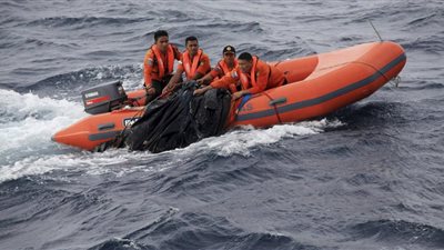 اختفاء 12 شخصا بعد غرق قارب في شرق إندونيسيا