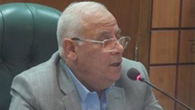 محافظ بورسعيد يعنف وكيل التموين لارتفاع أسعار السلع الغذائية بالاسواق