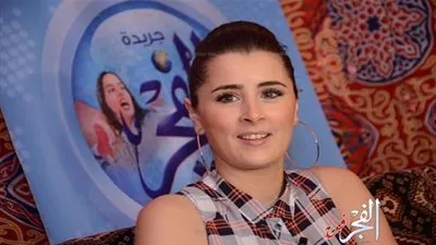 تكريم التونسية عائشة بن أحمد فى خيمة 