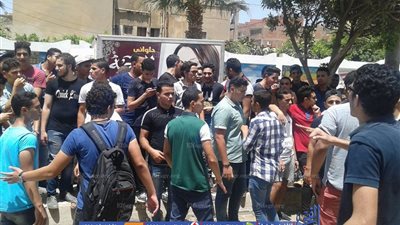 طلاب الثانوية العامة ينظمون وقفة احتجاجية لإلغاء امتحان الديناميكا بالمنوفية (صور)