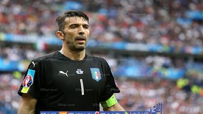 بالفيديو.. بوفون يستأسد أمام تسديدة إنييستا الصاروخية - يورو 2016