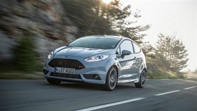 فورد تحتفل بعيد ميلاد 