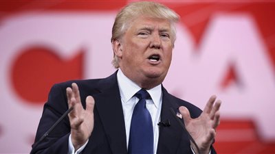 ترامب يتخلى عن منع المسلمين من دخول الولايات المتحدة