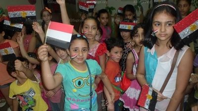 أطفال مكتبة دمنهور يحتفلون بذكري ثورة 30 يونيو (صور)