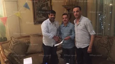 بالصور.. الأهلي يتعاقد مع طارق العشري رسميا 