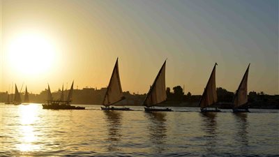 الأقصر تواصل احتفالاتها بعروض المراكب الشراعية فى النيل (صور)