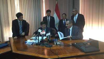 وزير الصناعة يشهد  توقيع محضر الاجتماع الثانى لمجموعة العمل المصرية الصينية 