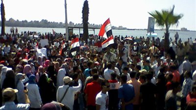 أهالي الإسكندرية ينظمون إفطار جماعي بسيدى جابر للاحتفال بذكرى 30 يونيو 