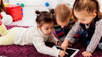 دراسة: الكومبيوتر اللوحى حل مكان التلفزيون عند الأطفال
