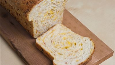  أطباق رمضان: طريقة عمل الخبز بالجبن والمرتديلا للسحور  