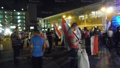 انتشار بائعى الأعلام تزامنا مع بدء احتفالات أهالي الإسكندرية بذكرى 