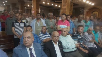 محافظ الإسماعيلية يقدم واجب العزاء لعائلة راعي كنيسة مار جرجس بالعريش  (فيديو وصور)