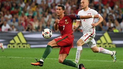 بالفيديو.. فرصة هدف تضيع على البرتغال أمام بولندا 