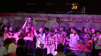 الأطفال يشعلون مسرح ميدان النهضة احتفالا بذكرى 30 يونيو (صور)